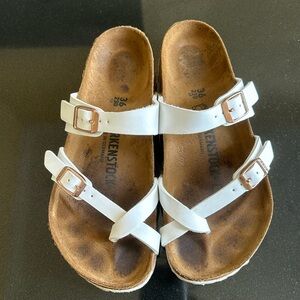 Ladies Mayari Birko-Flor (synthetic leather) thong sandals.